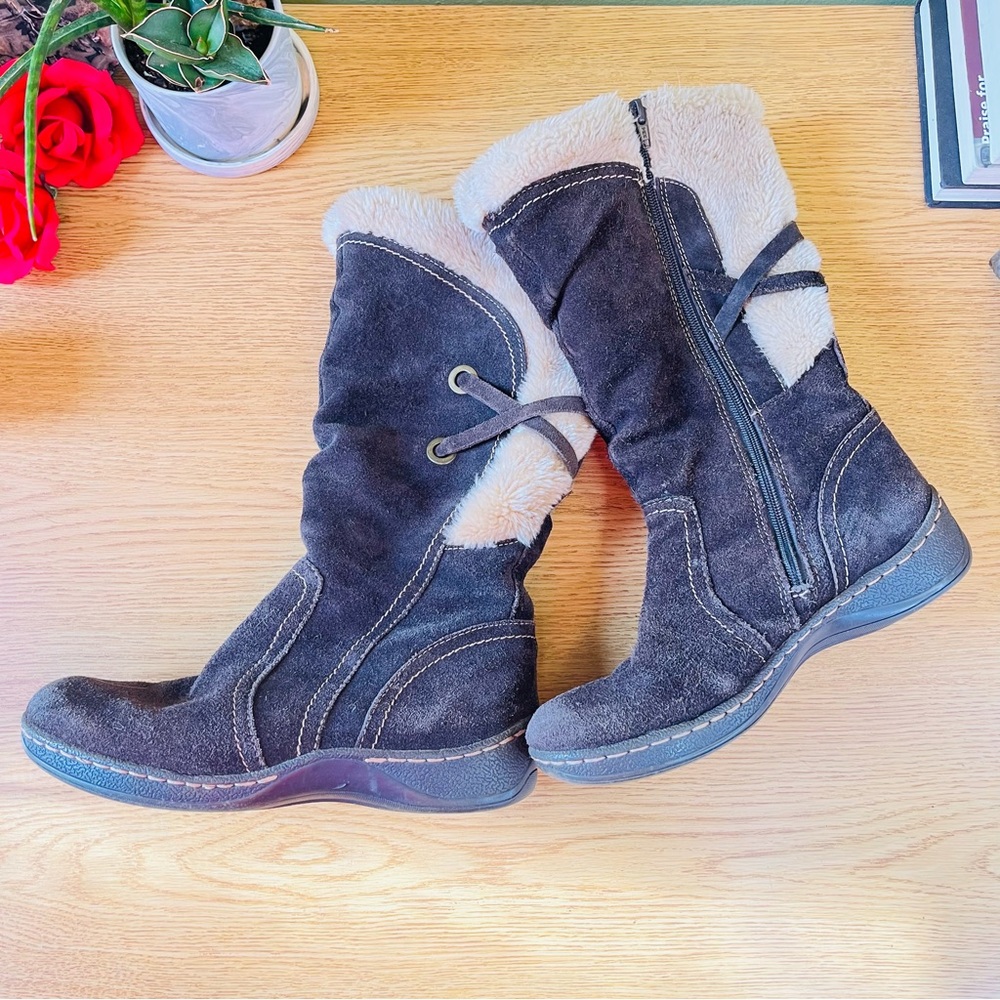 Cozy Black and Cream Women's Boots - shearling size 8